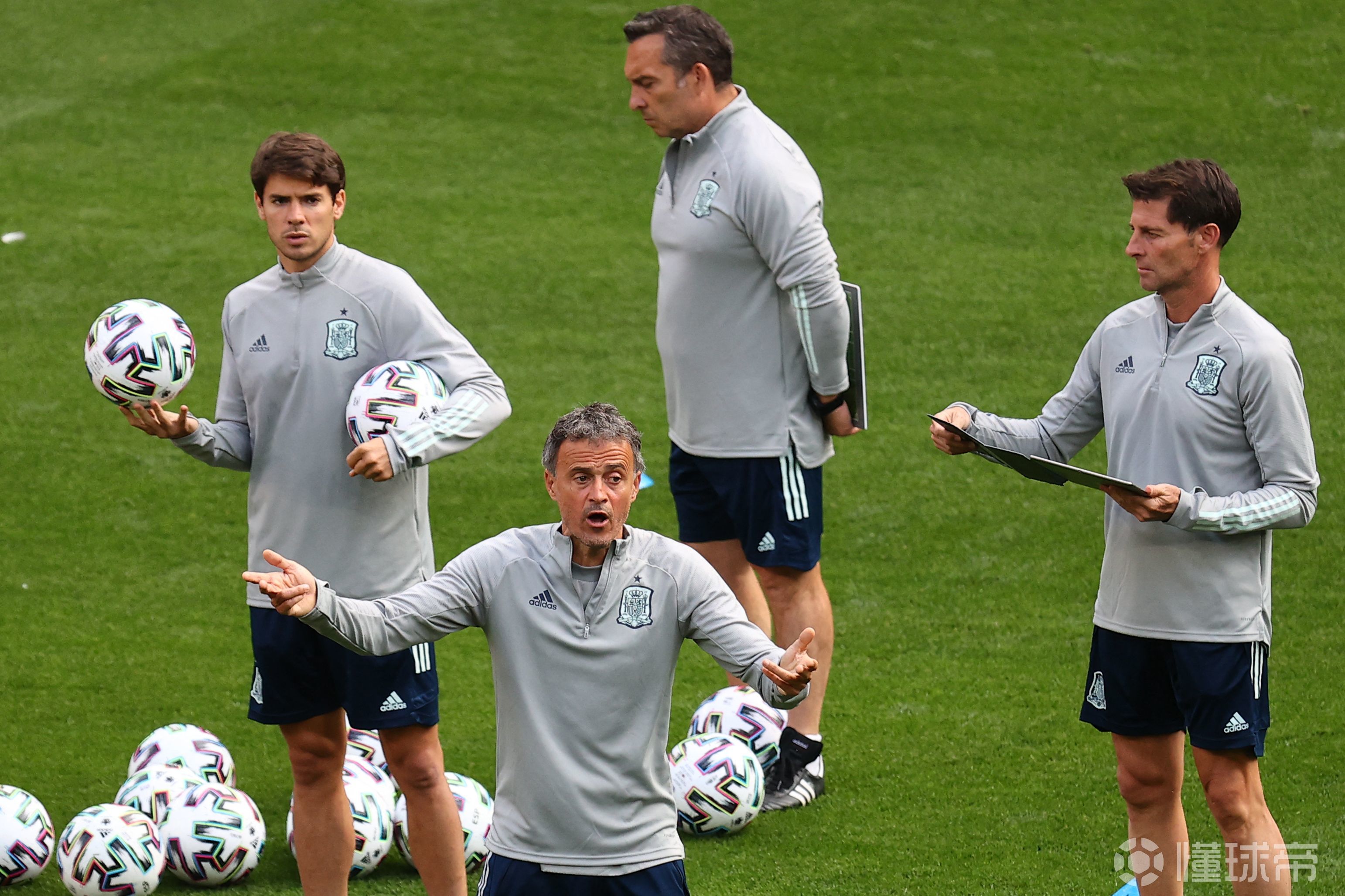 HKA绝杀FNC，369操刀奇招英雄翻盘激烈交锋半决赛，成为赛场最大亮点