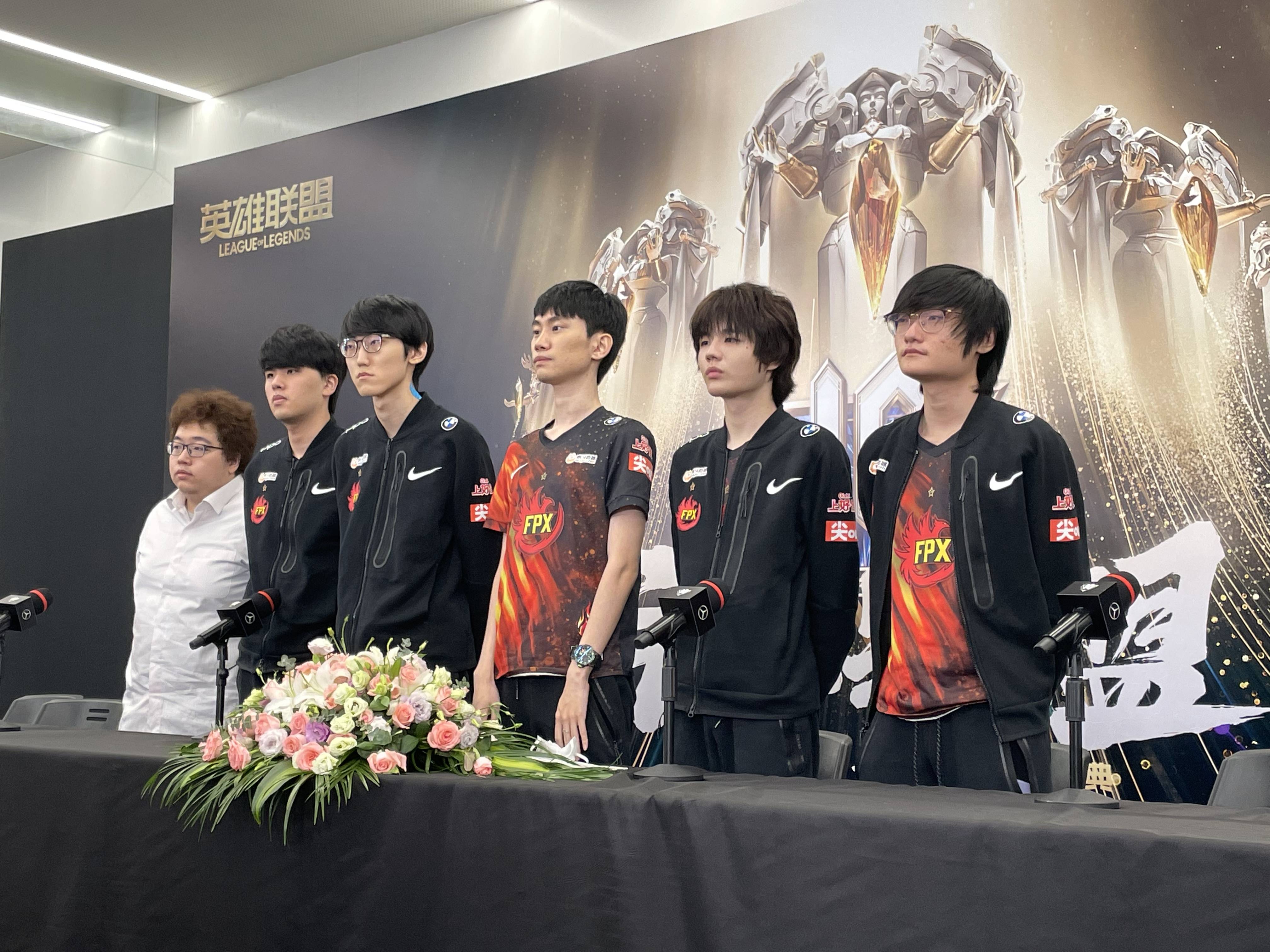 FPX横扫FNC，Doinb完成史诗逆转鏖战多局全球总决赛，技惊四座