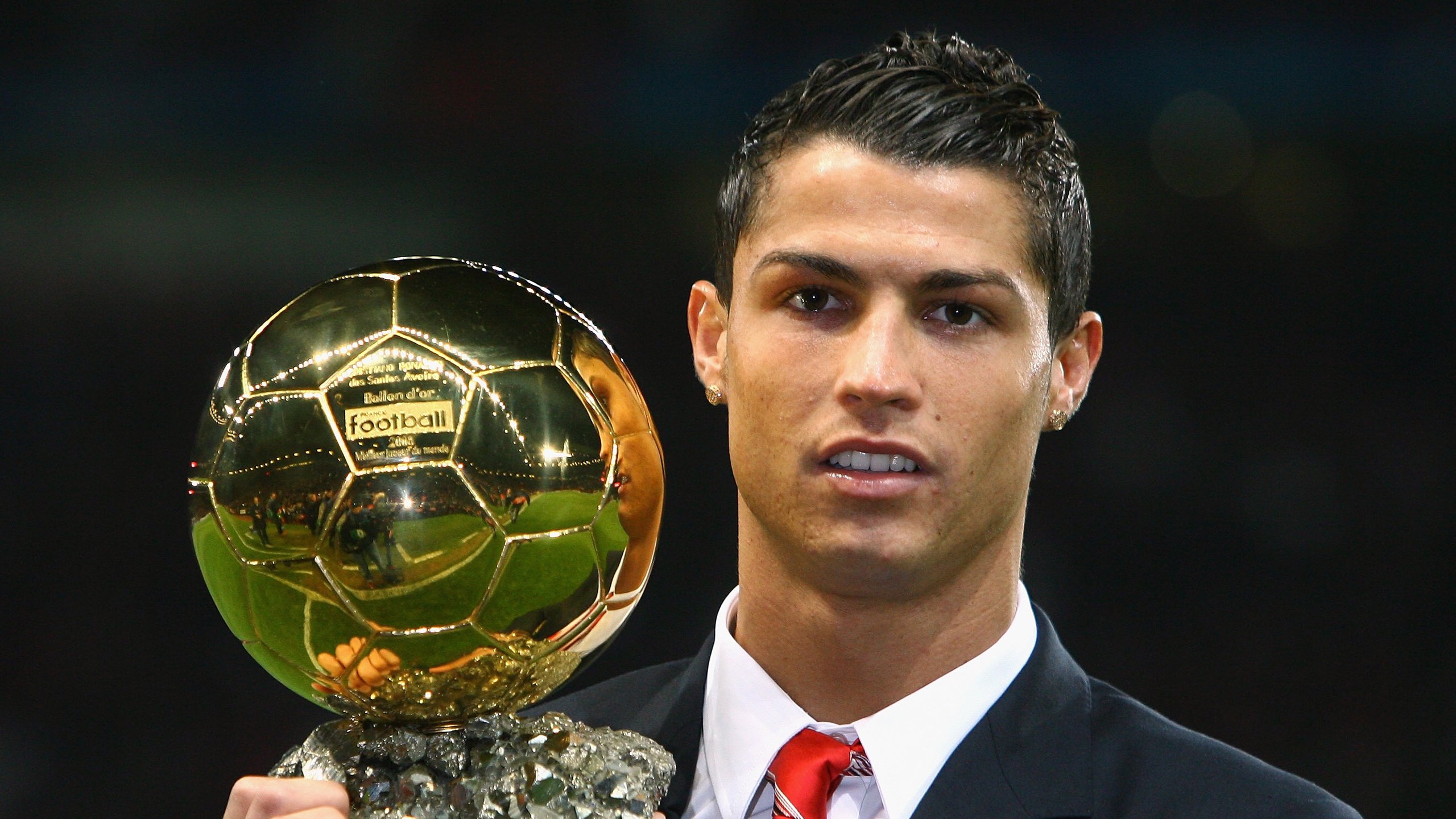 开云体育APP下载-足球宇宙的平行叙事，利物浦的泥泞突围与布雷慕的钢铁宣言