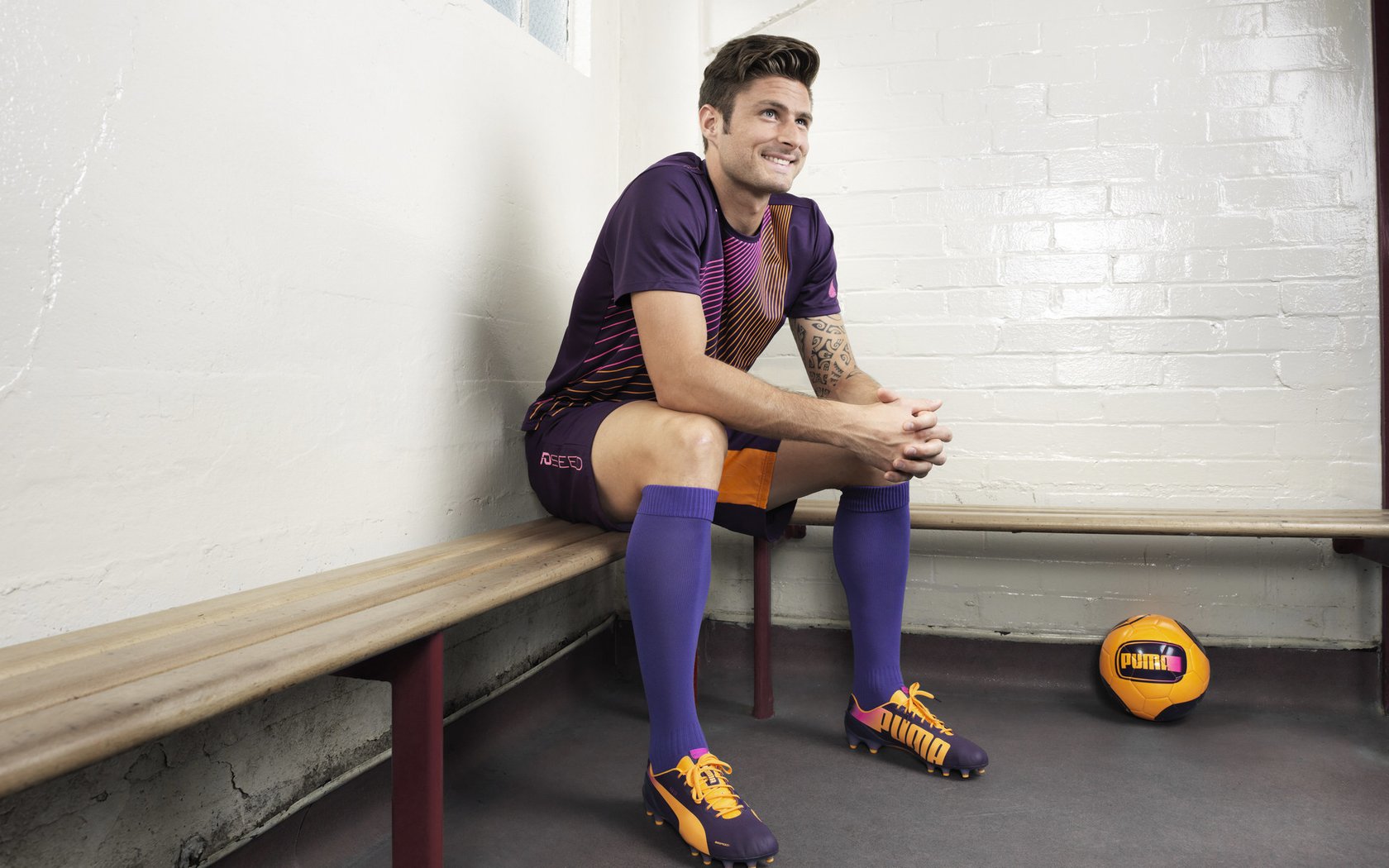 内马尔，那个在诺坎普月光下跳舞的精灵，是足球赠予时代最奢侈的礼物